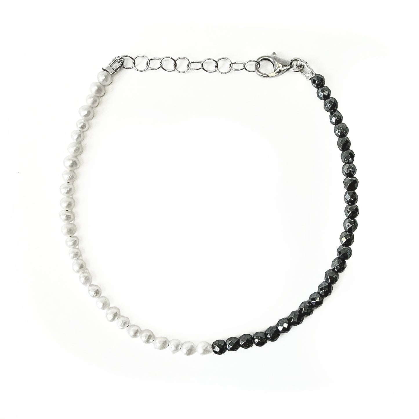 Contrast Bracelet | Hematite & Freshwater Pearl