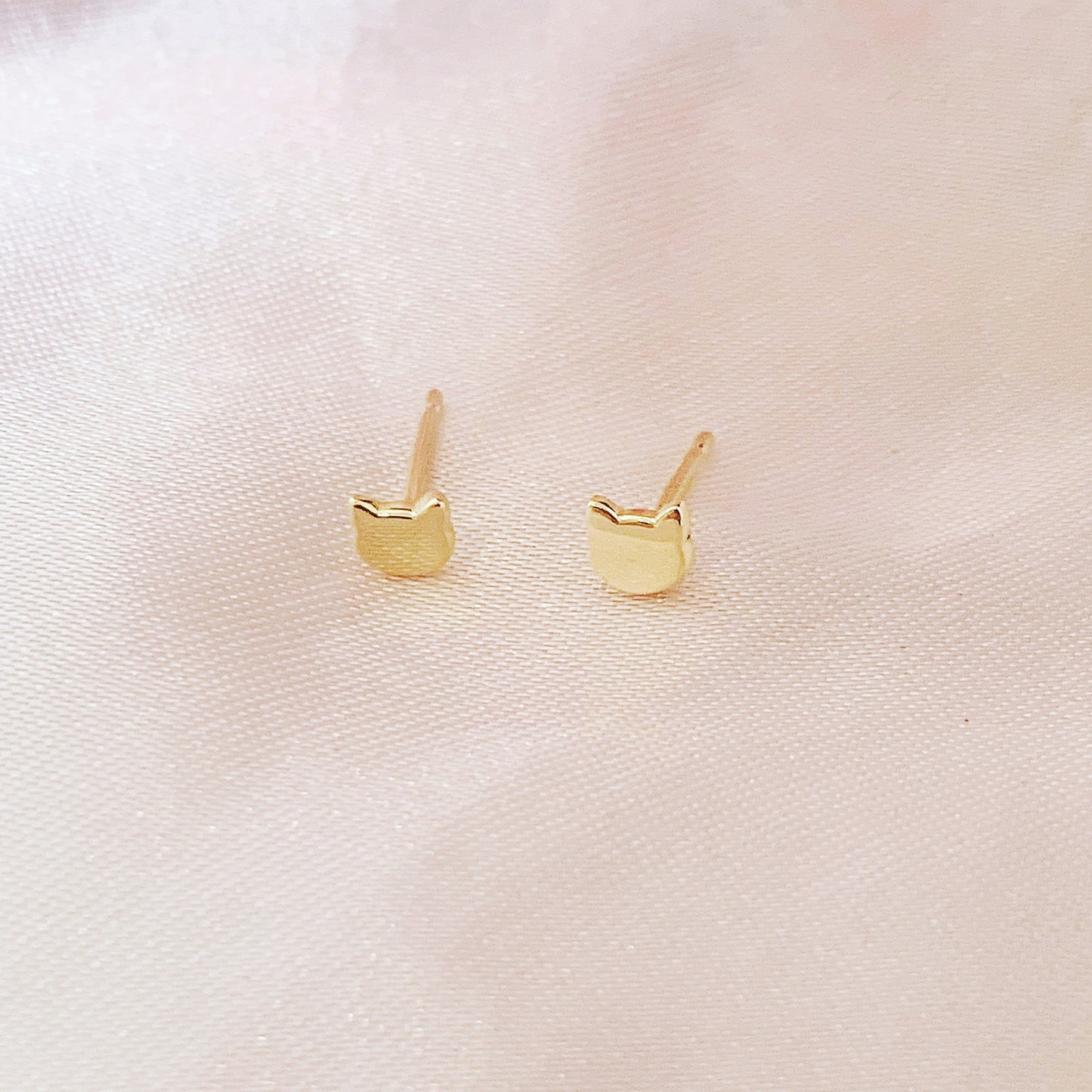 14K Yellow Gold Cat Stud Earrings
