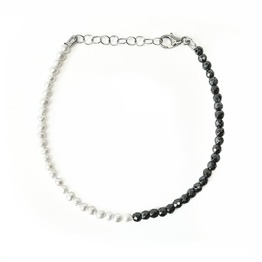 Contrast Bracelet | Hematite & Freshwater Pearl