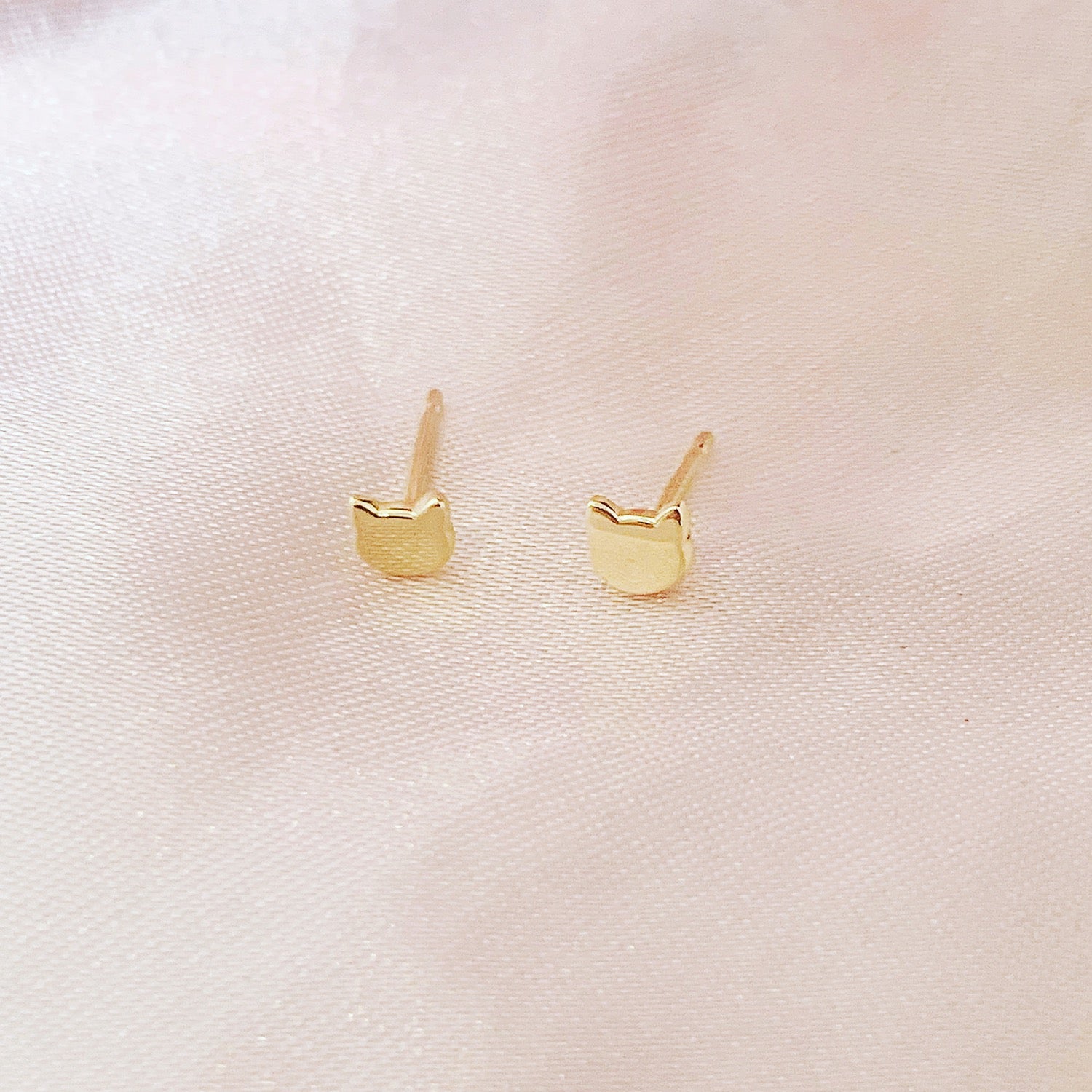 14K Yellow Gold Cat Stud Earrings